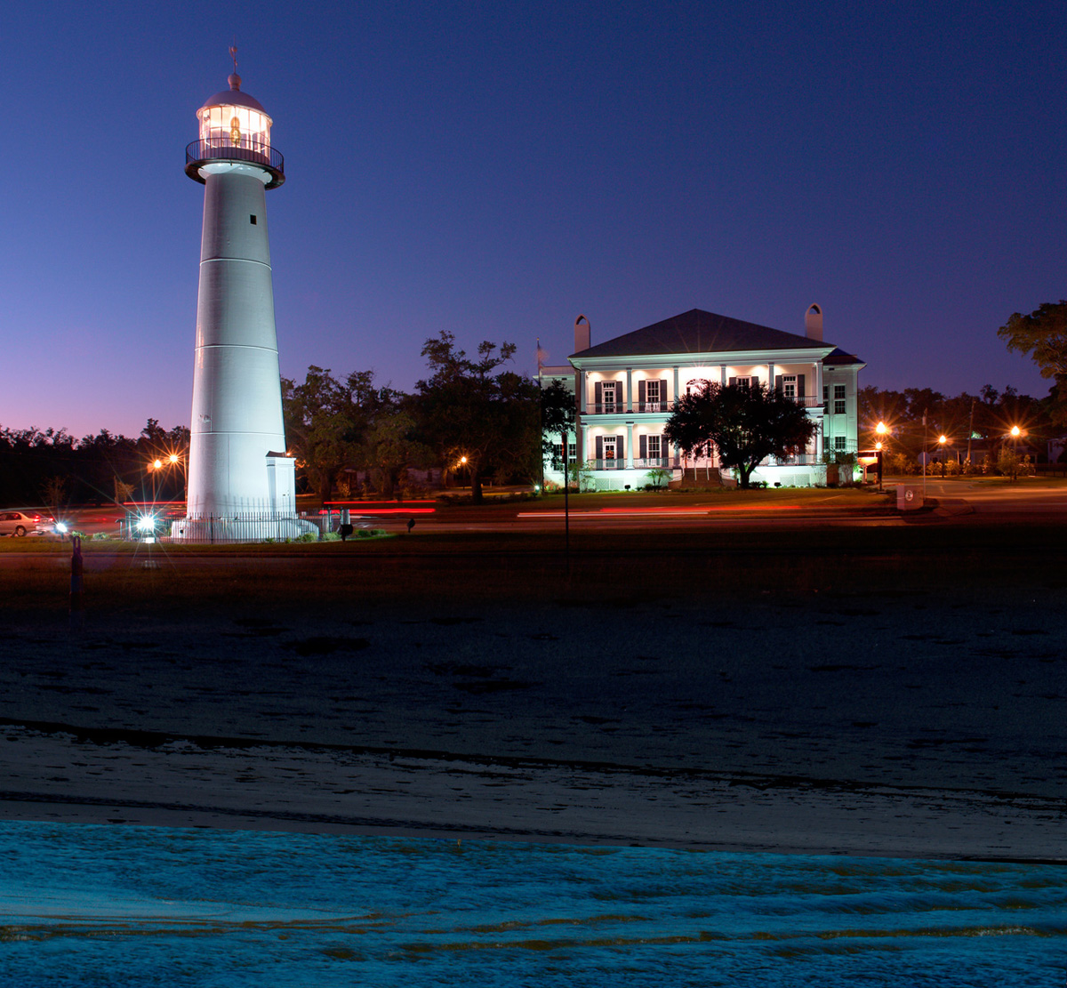 Biloxi Visitors exterior at night